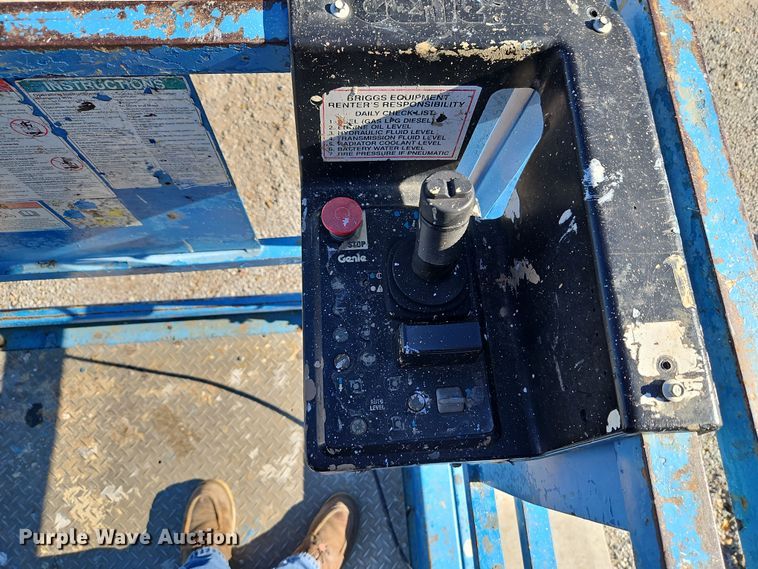 image for item DN7153 2007 Genie GS-3268RT  scissor lift