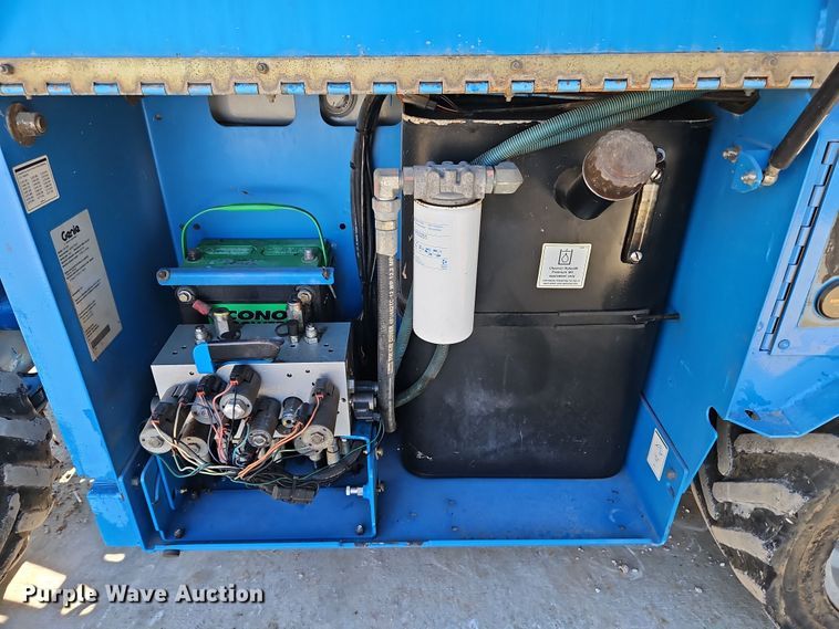 image for item DN7153 2007 Genie GS-3268RT  scissor lift