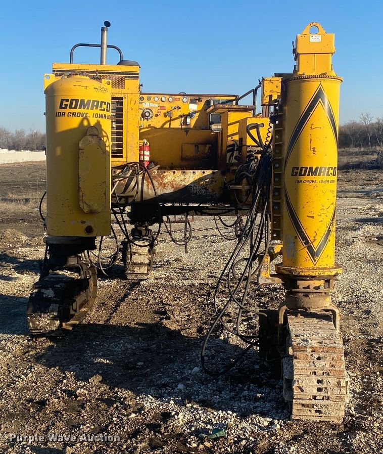 image for item DN8162 Gomaco Commander III GT6300  slip form paver