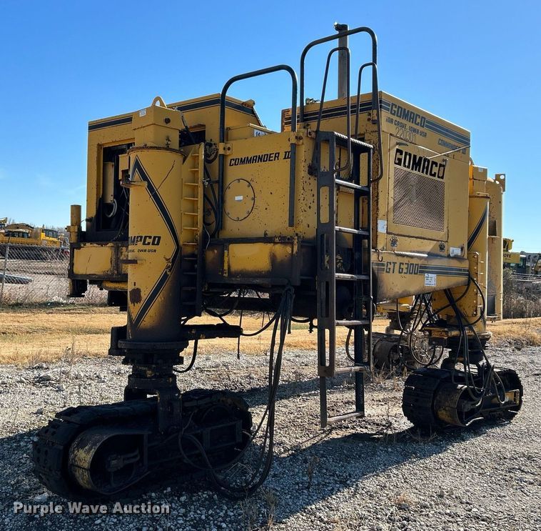 image for item DN8162 Gomaco Commander III GT6300  slip form paver