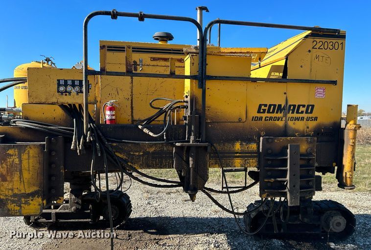 image for item DN8162 Gomaco Commander III GT6300  slip form paver