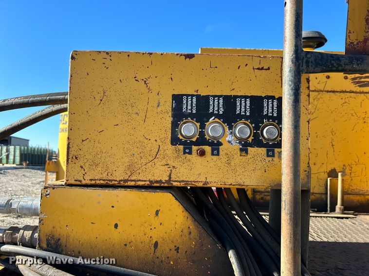 image for item DN8162 Gomaco Commander III GT6300  slip form paver