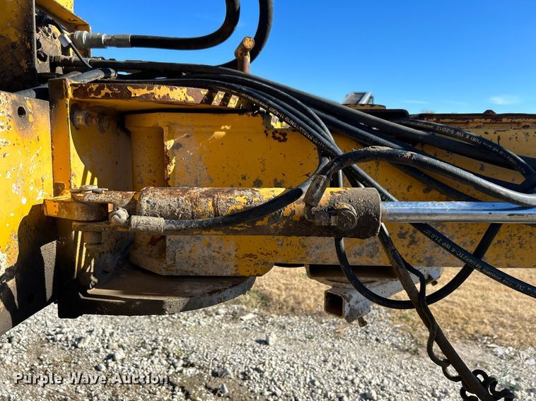 image for item DN8162 Gomaco Commander III GT6300  slip form paver