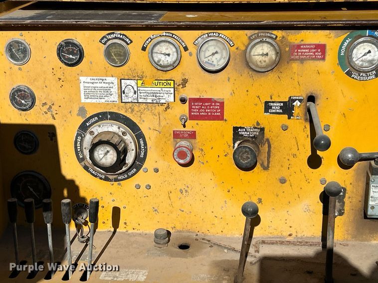 image for item DN8162 Gomaco Commander III GT6300  slip form paver