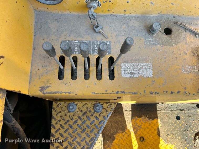 image for item DN8162 Gomaco Commander III GT6300  slip form paver