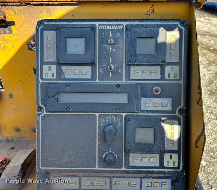 image for item DN8162 Gomaco Commander III GT6300  slip form paver