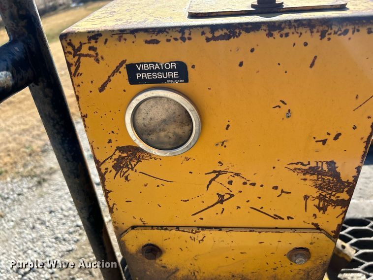 image for item DN8162 Gomaco Commander III GT6300  slip form paver