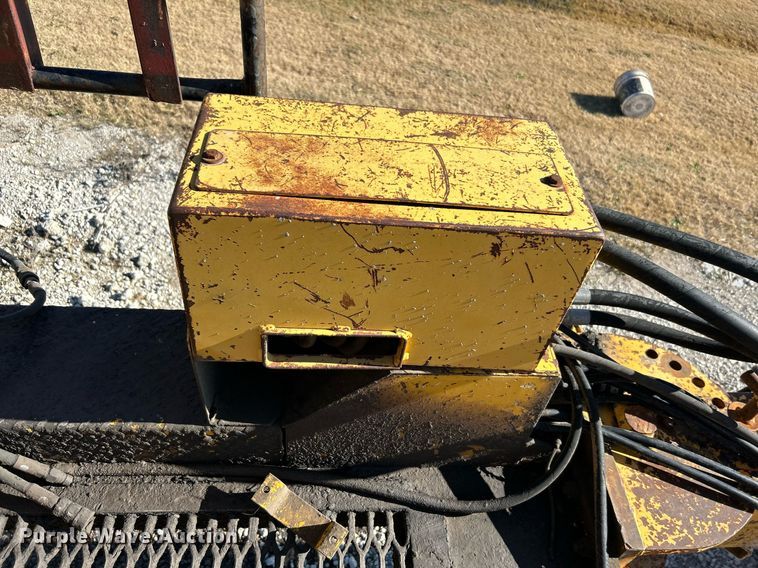 image for item DN8162 Gomaco Commander III GT6300  slip form paver