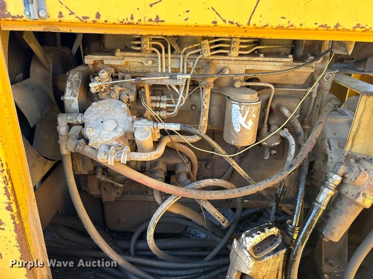 image for item DN8162 Gomaco Commander III GT6300  slip form paver