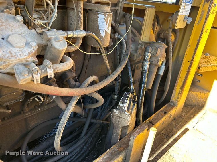 image for item DN8162 Gomaco Commander III GT6300  slip form paver