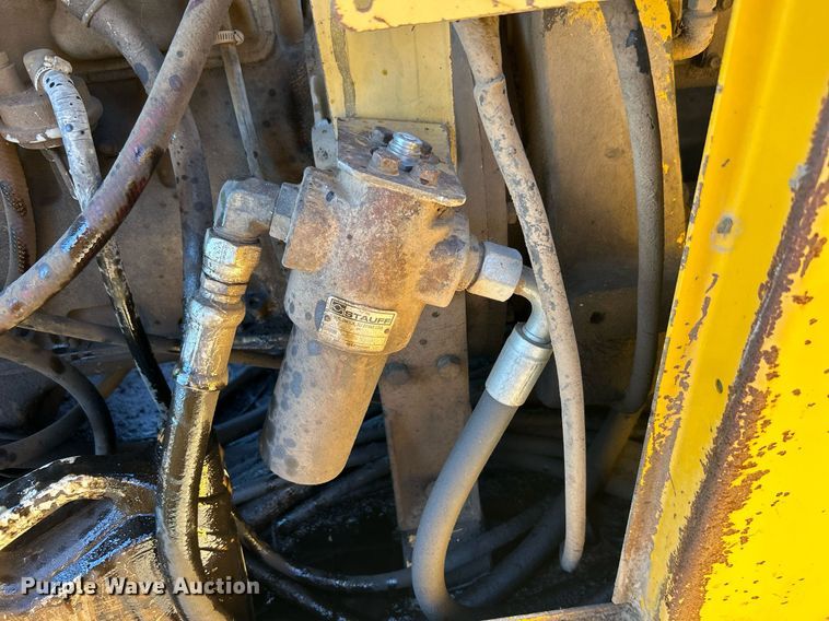 image for item DN8162 Gomaco Commander III GT6300  slip form paver