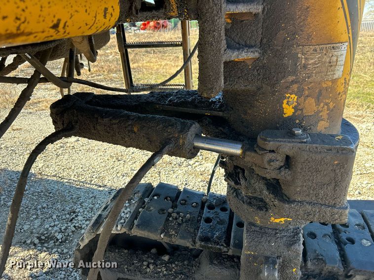 image for item DN8162 Gomaco Commander III GT6300  slip form paver