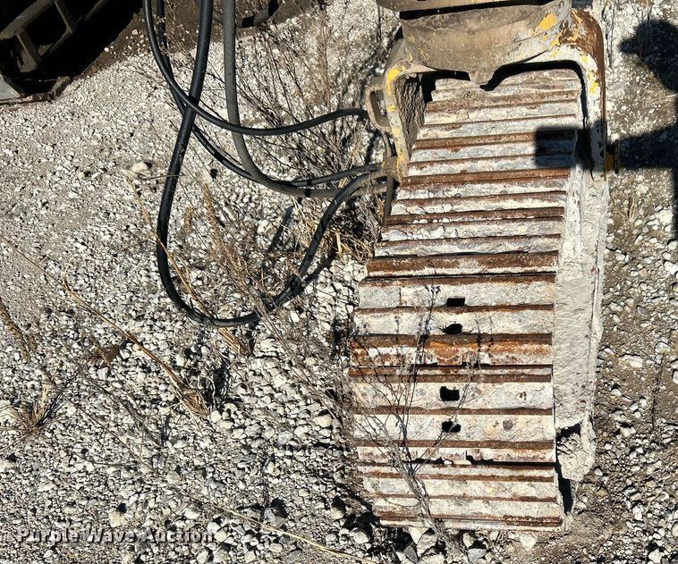 image for item DN8162 Gomaco Commander III GT6300  slip form paver