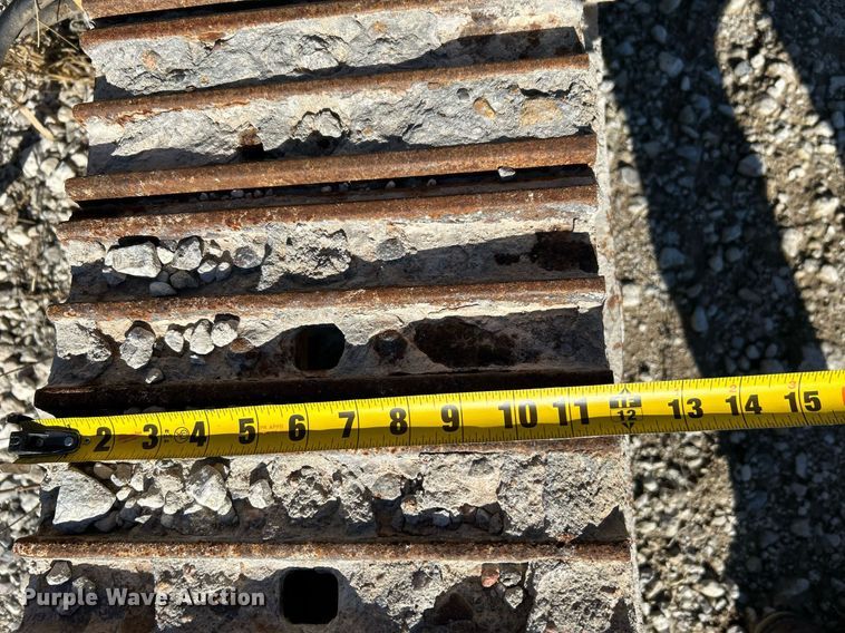 image for item DN8162 Gomaco Commander III GT6300  slip form paver