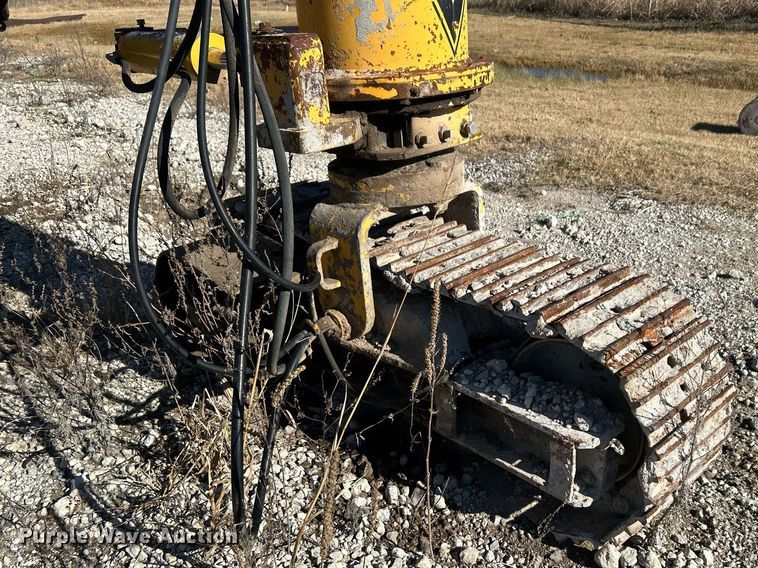 image for item DN8162 Gomaco Commander III GT6300  slip form paver