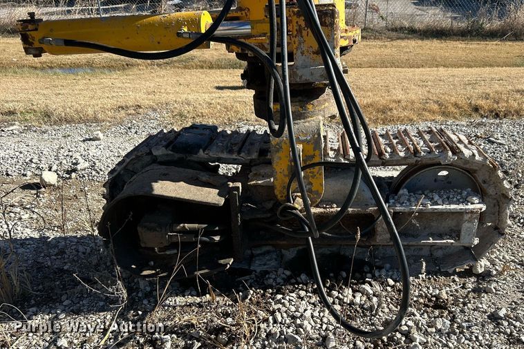 image for item DN8162 Gomaco Commander III GT6300  slip form paver