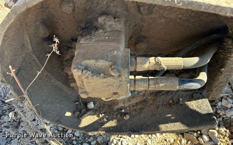 image for item DN8162 Gomaco Commander III GT6300  slip form paver