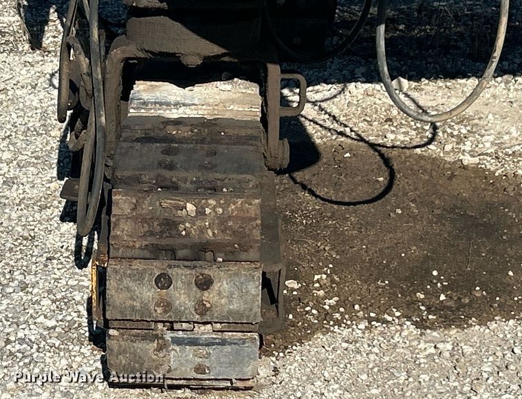 image for item DN8162 Gomaco Commander III GT6300  slip form paver