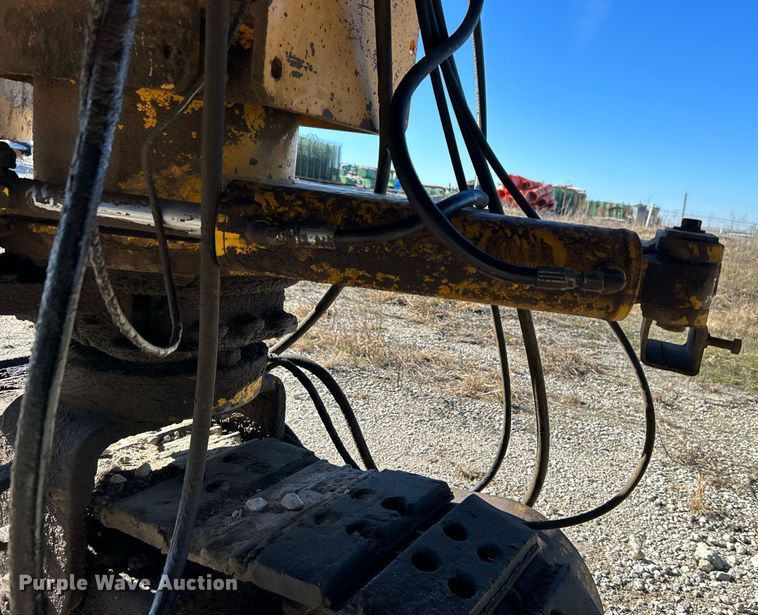 image for item DN8162 Gomaco Commander III GT6300  slip form paver