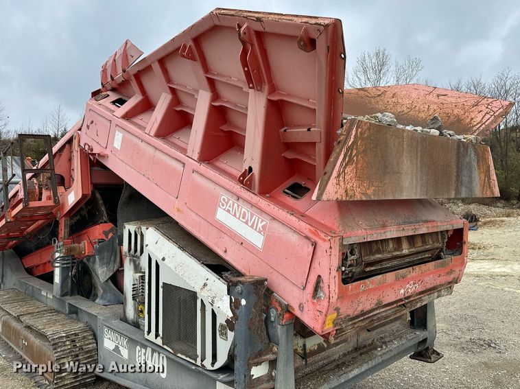 image for item DO2204 2012 Sandvik QE440  screening plant