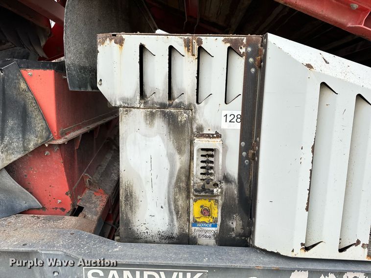 image for item DO2204 2012 Sandvik QE440  screening plant