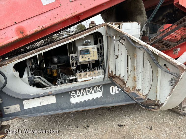 image for item DO2204 2012 Sandvik QE440  screening plant