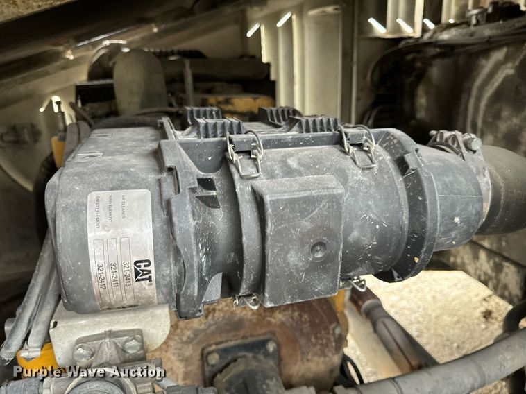 image for item DO2204 2012 Sandvik QE440  screening plant