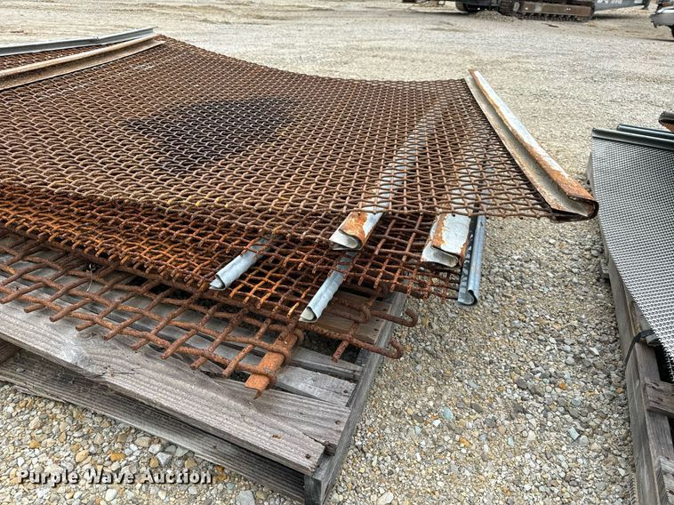 image for item DO2204 2012 Sandvik QE440  screening plant