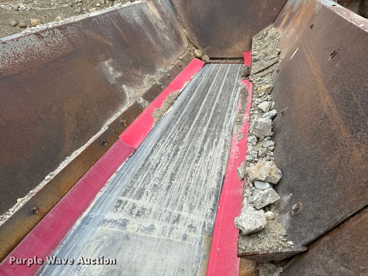 image for item DO2208 2013 Sandvik QA451  screening plant