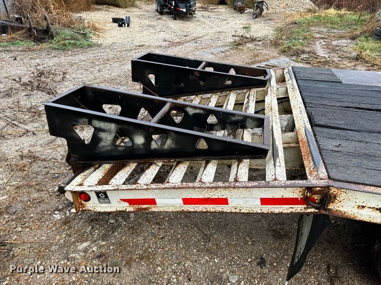 image for item DO2209 2000 Trail King TK20-2400  equipment trailer