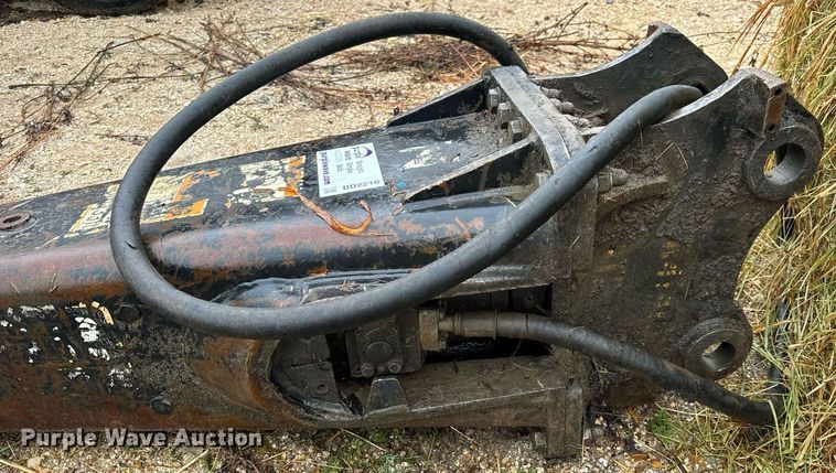 image for item DO2210 Caterpillar H115  breaker