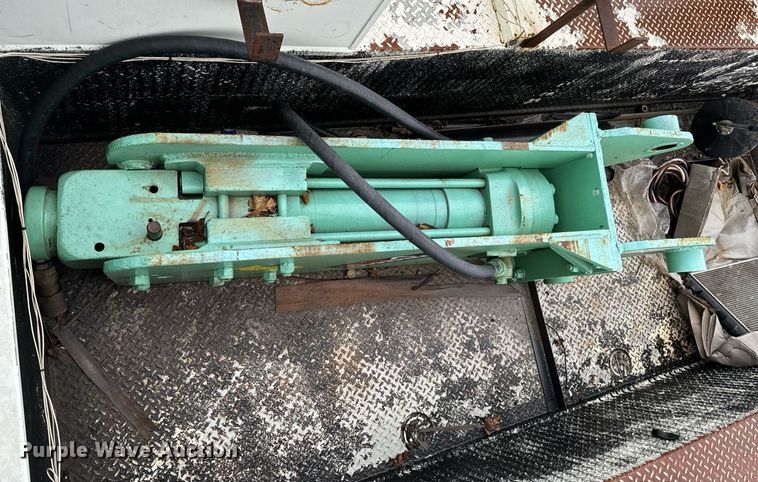 image for item DO2213 Tramac V32  breaker