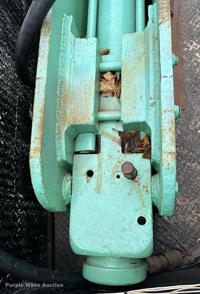 image for item DO2213 Tramac V32  breaker