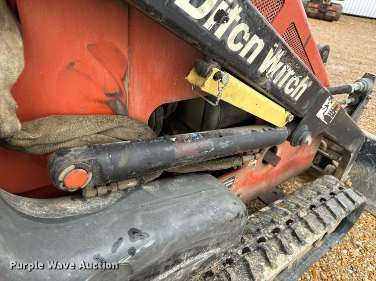 image for item DO2215 2007 Ditch Witch SK650  compact utility loader