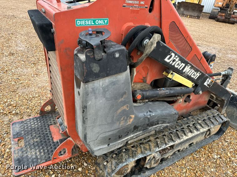 image for item DO2215 2007 Ditch Witch SK650  compact utility loader