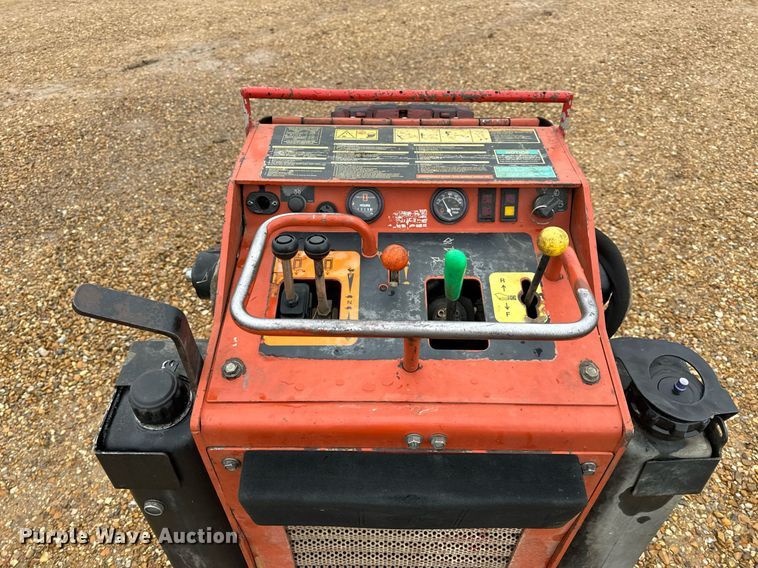 image for item DO2215 2007 Ditch Witch SK650  compact utility loader