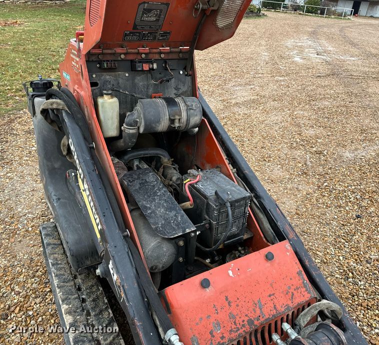 image for item DO2215 2007 Ditch Witch SK650  compact utility loader
