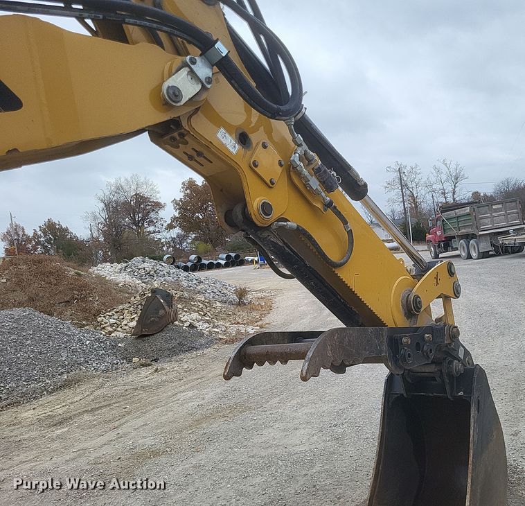 image for item DO4715 2018 Caterpillar 420F2  backhoe