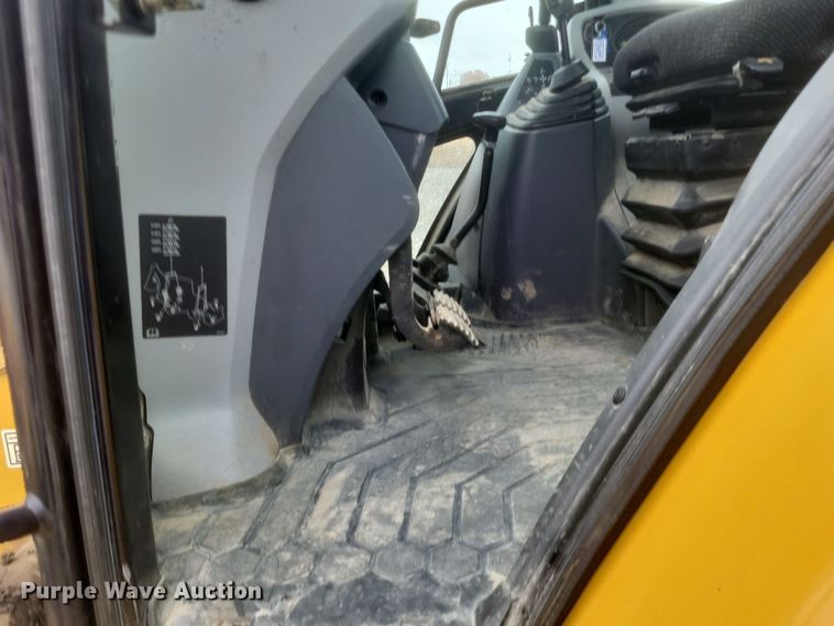 image for item DO4715 2018 Caterpillar 420F2  backhoe