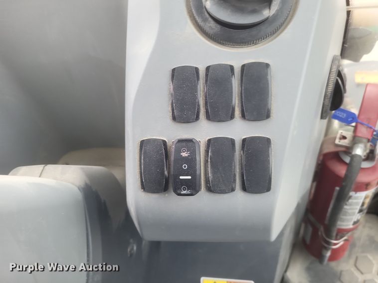 image for item DO4715 2018 Caterpillar 420F2  backhoe