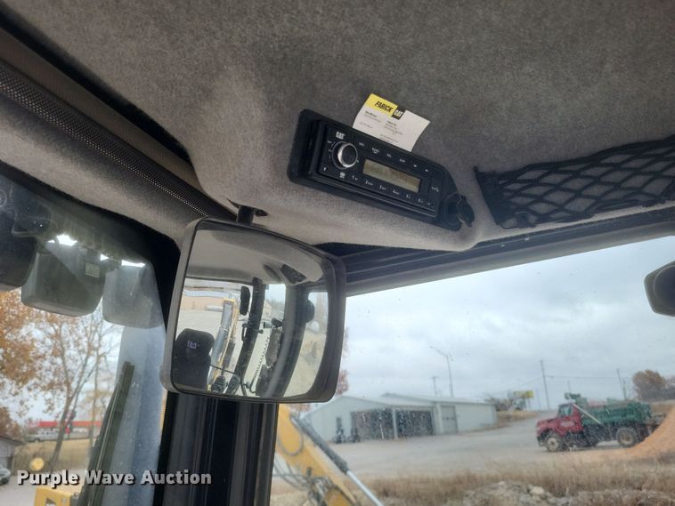 image for item DO4715 2018 Caterpillar 420F2  backhoe