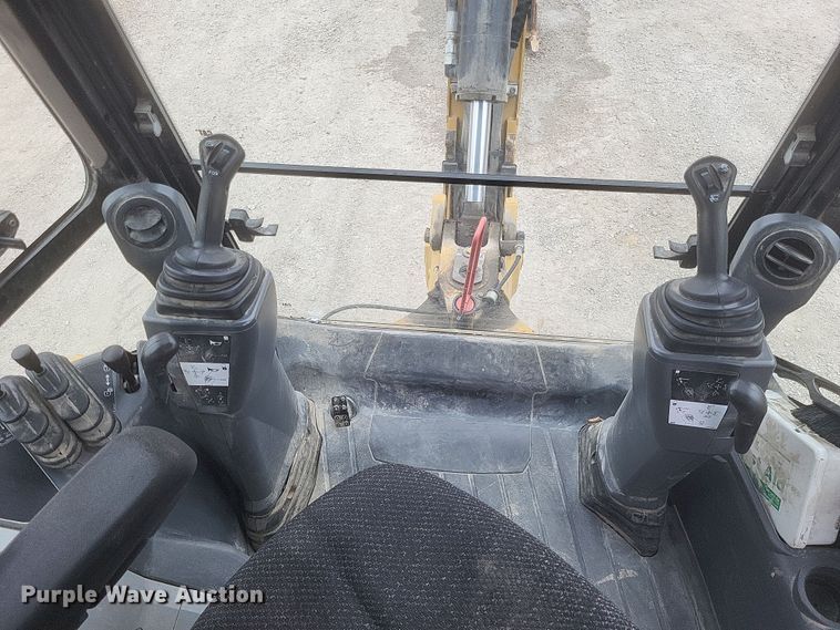 image for item DO4715 2018 Caterpillar 420F2  backhoe