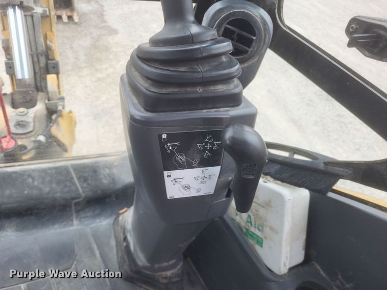 image for item DO4715 2018 Caterpillar 420F2  backhoe