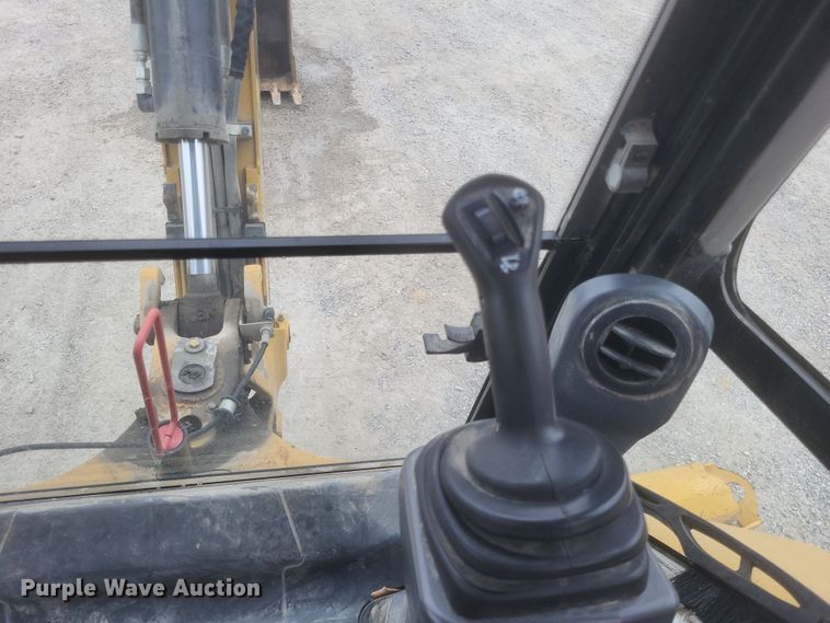 image for item DO4715 2018 Caterpillar 420F2  backhoe