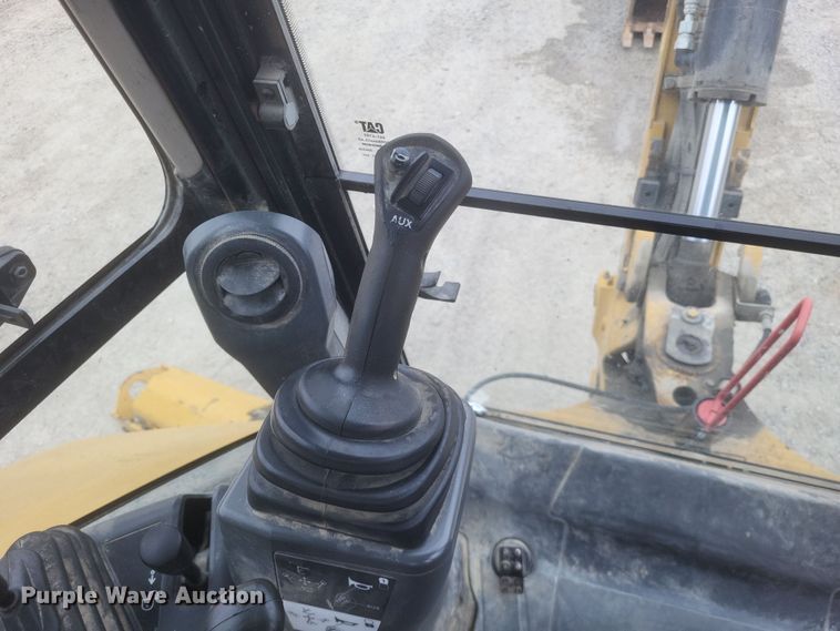 image for item DO4715 2018 Caterpillar 420F2  backhoe