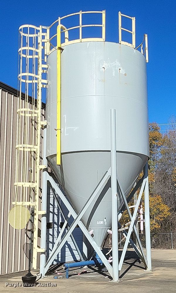 image for item DO4775 Boss Tank  concrete silo