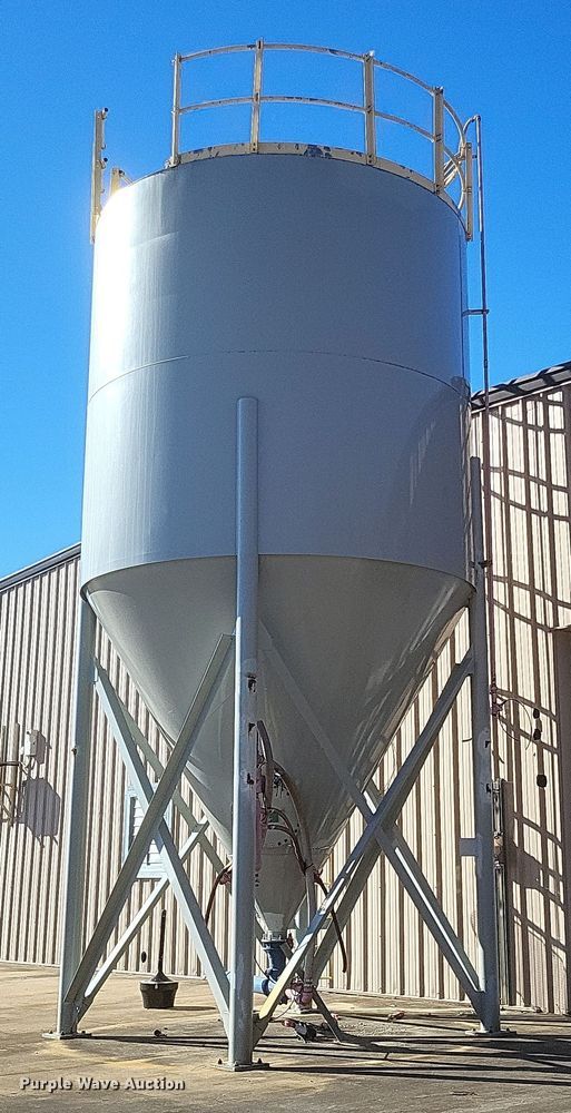 image for item DO4775 Boss Tank  concrete silo