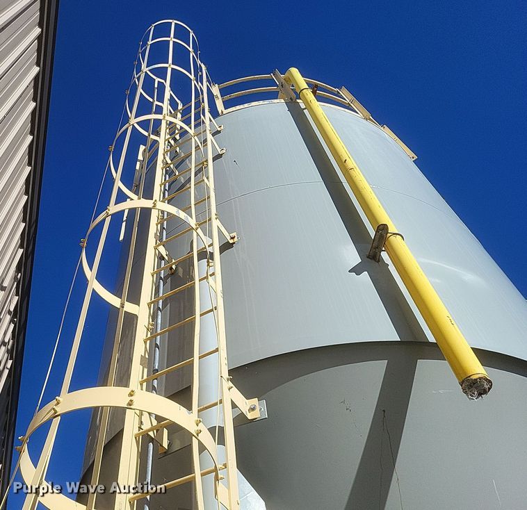 image for item DO4775 Boss Tank  concrete silo