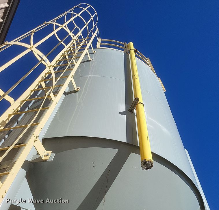 image for item DO4775 Boss Tank  concrete silo