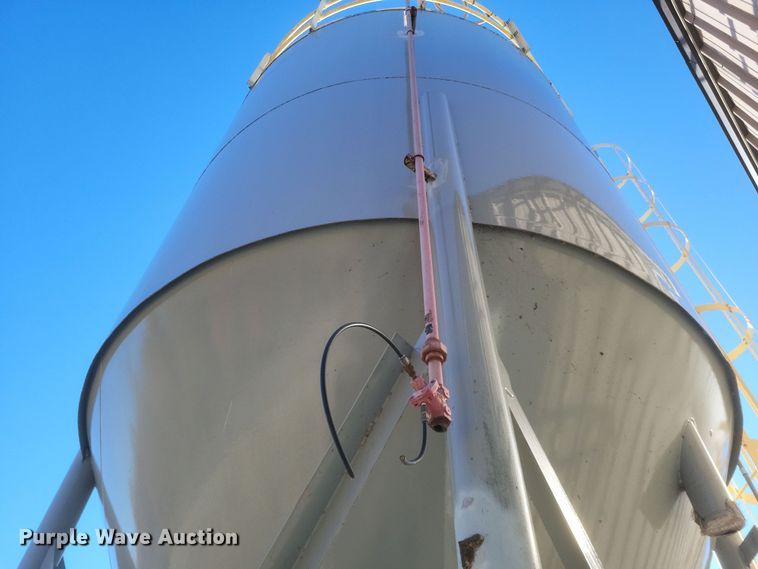 image for item DO4775 Boss Tank  concrete silo